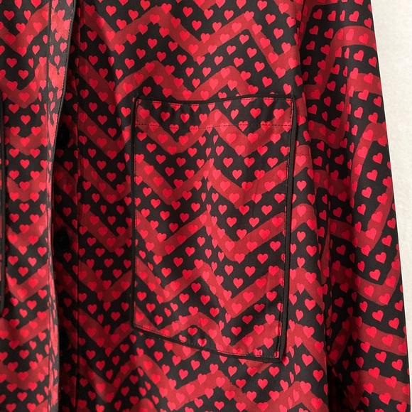 Eshakti Size 1x Chevron Red Heart Print Crepe Ruffle Black Trim Shirt - Picture 12 of 16